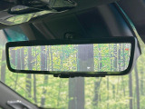 【デジタルインナーミラー】後席の大きな荷物や同乗者で後方が確認しづらい時でも安心!カメラが撮影した車両後方の映像をルームミラー内に表示。クリアな視界で状況の確認が可能です!