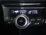 オートエアコンが付いています!1年中快適な室内を提供。車内温度を設定すると風量を自動で調整してくれます。