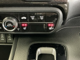 運転席/助手席シートヒーターで寒い日もすぐに温かくなり快適に過ごせます。2段階の温度調整が可能です