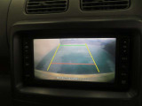 車両後方の映像を映すバックモニター。進路を確認しながら安全に車庫入れできます。