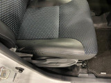 痛みの出やすい運転席シートの角、フロアマット、座面、ともに良好です