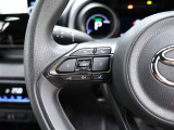 ステアリングスイッチ付き。前方から目を離すことなく操作することが可能です。