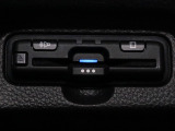 装備されているビルトインタイプのホンダ純正ETC車載器です。セットアップしてからご納車致します。ETCカードを差し込めば高速道路の出入り口ゲートを楽々通過出来ます。