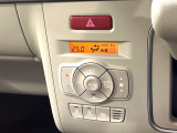 【オートエアコン】一度お好みの温度に設定すれば、車内の温度を検知し風量や温度を自動で調整。暑い&hellip;寒い&hellip;と何度もスイッチ操作をする必要はありません。快適な車内空間には必須の機能ですね♪