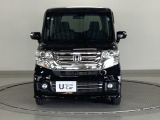 ディスチャージヘッドライト【HID】を装備していますのでとても明るく、夜間の走行や雨の日も安全・安心です。