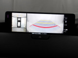 狭い場所での駐車やすれ違いなどでより的確な運転操作に役立つ360&deg;ビューモニターが装備されています。