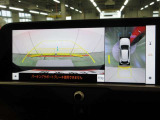 車両を上方から見たような映像をナビ画面に表示するパノラミックビューモニターが付いています。