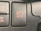 対向車がいないとき、見通しの悪い道路は暗くて怖いですよね。。。こちらのクルマはオートマチックハイビーム搭載です!対向車の有無で自動でハイ・ロウビームに切り替えます。
