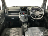 【インパネ】運転のしやすさを最優先に設計された見晴らしの良いフロントビュー。車両間隔が掴みやすく狭い道でも安心♪「安全」と「品質」を最優先に、安心してお乗りいただけるクルマを提供いたします。