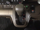 オートマチックシフトレバーは、手になじみ操作しやすい形状で安全運転にもつながります♪