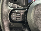 ステアリングにオーディオ操作スイッチが付いています。オーディオ画面に直接タッチしなくても操作が出来ますので、運転に集中できます。