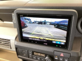 バックも安心のバックカメラ付いています。バックカメラがあると、いつでも安全にバックできますね。死角も減ります。