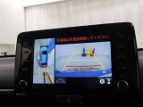 車体の前後左右に設置されたカメラにより、リアルタイムで安全確認ができるところが大きな魅力。十字路や駐車場、狭い路地での走行など、死角ができやすい場面で力を発揮します。