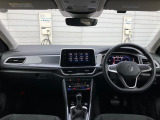 運転のしやすい視界、シンプルで使いやすい清潔な室内。オートエアコン・禁煙車です。綺麗な室内です。