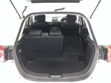 バックドアを上げた状態です。シートのアレンジ次第で荷室のスペースが変わります!用途に合わせて快適な室内を?