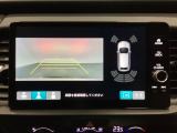 バックでの車庫入れも安心です! リアカメラが付いているバックモニター付のナビディスプレイを装備しております。バンパーについているソナーや、操作線もついており距離感も画面から確認できます。