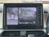 アラウンドビューモニター搭載。上から見下ろしたように液晶に映るのでスムーズな駐車をサポートします。