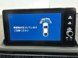 パーキングセンサーシステムは走行中に障害物が迫ると音と表示でお知らせ、低速走行時時の安心感を高めます
