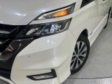 【LEDヘッドライト】悪天候や夜間走行時も良好な視界を確保し安心して運転できる高輝度LEDヘッドライトを装備!点灯速度が早く、消費電力も抑えられています。