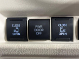 【両側パワースライドドア】スマートキーや運転席のスイッチで後席両側スライドドアの開閉が可能♪電動だから力を入れてドアを開ける必要が無く、小さなお子様でも簡単に開け閉めでき快適です♪