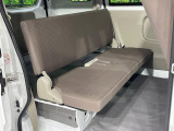 【両側スライドドア】駐車場で隣の車との間隔が狭く乗りにくい時、スライドドアなら安心!ドアオープン時も幅を取らず、開口部が広いので乗り降りがとっても簡単です。大きな荷物の出し入れも後席から可能♪