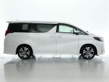 両側パワースライドドア付きだから、狭い駐車スペースなどでの 乗り降りラクラク!小さなお子さまのいるご家庭には嬉しい装備。