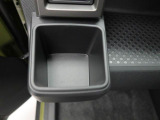 カップホルダーは運転席や助手席からちょうど手の届く位置です!!
