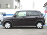 使用開始より、こまめに洗車等の手入れをしてまいりました。エクステリアは全体的に美しい状態を維持しています。