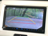 【バックカメラ】駐車時に後方がリアルタイム映像で確認できます。大型商業施設や立体駐車場での駐車時や、夜間のバック時に大活躍!運転スキルに関わらず、今や必須となった装備のひとつです!