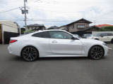 新車登録から7年目まで、最長4年間の走行距離無制限保証をご用意。ご購入後も安心が長く続きます。
