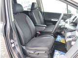 お車選びをお楽しみ頂けるよう、在庫車の展示スペースを十分に確保しております。