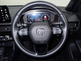 ハンドル左側にはオーディオ操作が出来るオーディオリモートコントロールスイッチ、右側にはHonda SENSINGとオートクルーズコントロールのスイッチを装備!