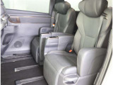 ゆとりある広々とした車内空間は、ドライブを始め買い物やレジャーなど、幅広く活躍します。一人でもみんなとでもお出かけを楽しみましょう!