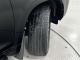 タイヤサイズは265/60R18!納車前の点検時にタイヤ交換させていただきます!スペアタイヤがついていて、不測の事態が起きても安心です!