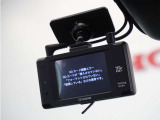 ◆ドライブレコーダー◆映像・音声などを記録する自動車用の装置です。 もしもの事故の際の記録はもちろん、旅行の際の思い出としてドライブの映像を楽しむことができます。