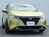 アダプティブLEDヘッドライト。フロントカメラで前方の状況を検知し対向車や先行車に眩しい思いをさせることなく必要なところだけを遠くまで照射します。