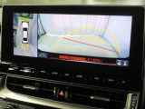 パノラミックビューモニター付きです。車両を上から見たような映像をディスプレイオーディオ画面に表示。運転席からの目視だけでは見にくい、車両周辺の状況をリアルタイムでしっかり確認できます。