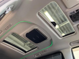 【ツインムーンルーフ】開放感たっぷりの希少装備、サンルーフが装着されています!車内に明かりを取り入れたり景色を楽しむ以外にも、車内の空気も簡単に換気できて快適です!
