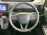 インテリアに合わせたデザインのステアリングは、運転される方のことも考え、運転しやすい形状、大きさです。是非一度、実際に触ってお確かめください。