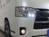 高輝度で点灯速度が速く、しかも消費電力の少ないLEDヘッドライトが装備されています!LEDの明るい光が走行中の視界の確保をサポートして、夜のドライブがより楽しく安全に運転できます♪
