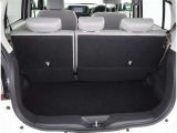 大きな開口幅で荷物を出し入れしやすいのが魅力のラゲージスペースです!