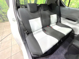 コンパクトカーですが、セカンドシートは十分な広さがあり快適にお乗りいただけます♪シートを倒して大きな荷物を積んだりと、用途の幅が広い1台です。