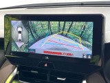 【パノラミックビューモニター】専用のカメラにより、上から見下ろしたような視点で360度クルマの周囲を確認することができます☆死角部分も確認しやすく、狭い場所での切り返しや駐車もスムーズに行えます。
