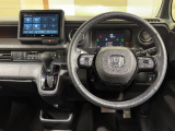 【Honda SENSING装備】ミリ波レーダーとカメラを用いた先進の安全運転支援システムです。衝突軽減ブレーキに始まり、車線維持支援システム、標識認識機能など7つの支援で安全運転をサポート!