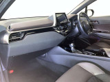 すっきりとしたデザインの内装は、さすがトヨタ車の上品さを感じます。