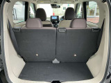 たっぷりの荷物もしっかり積める奥行きのある荷室を実現。ラゲッジアンダーボックスを使えば高さのある物を積み込んだり、上下二段に分けて収納することも可能です。シートを倒すと大きな荷物も載せやすくなります