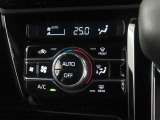 ★エアコンはオートタイプが装着済みです!オートモードにしておけば、車内温度を設定するだけで風の料や吹き出し口の切り替えを機械が行ってくれます!一年中快適な環境を作れますよ♪