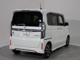 プライバシーガラスが装備されています。外を見るときには気にならずに、後方車両からは車内が見えにくい設計です、周りを気にせず、快適に運転できますよ。
