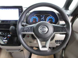 運転が楽しくなる明るく開放的な運転席まわりです。