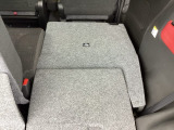 リアシートは簡単に倒すことができるので、ラゲッジルームも広がります。